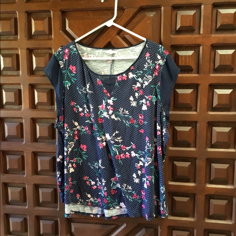 Maurices cute blue top with flowers.